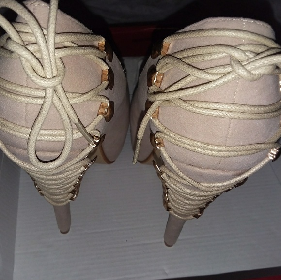 ☄️Nude Beige Corset Back Lace Up Gold Studded Heel - Picture 5 of 8